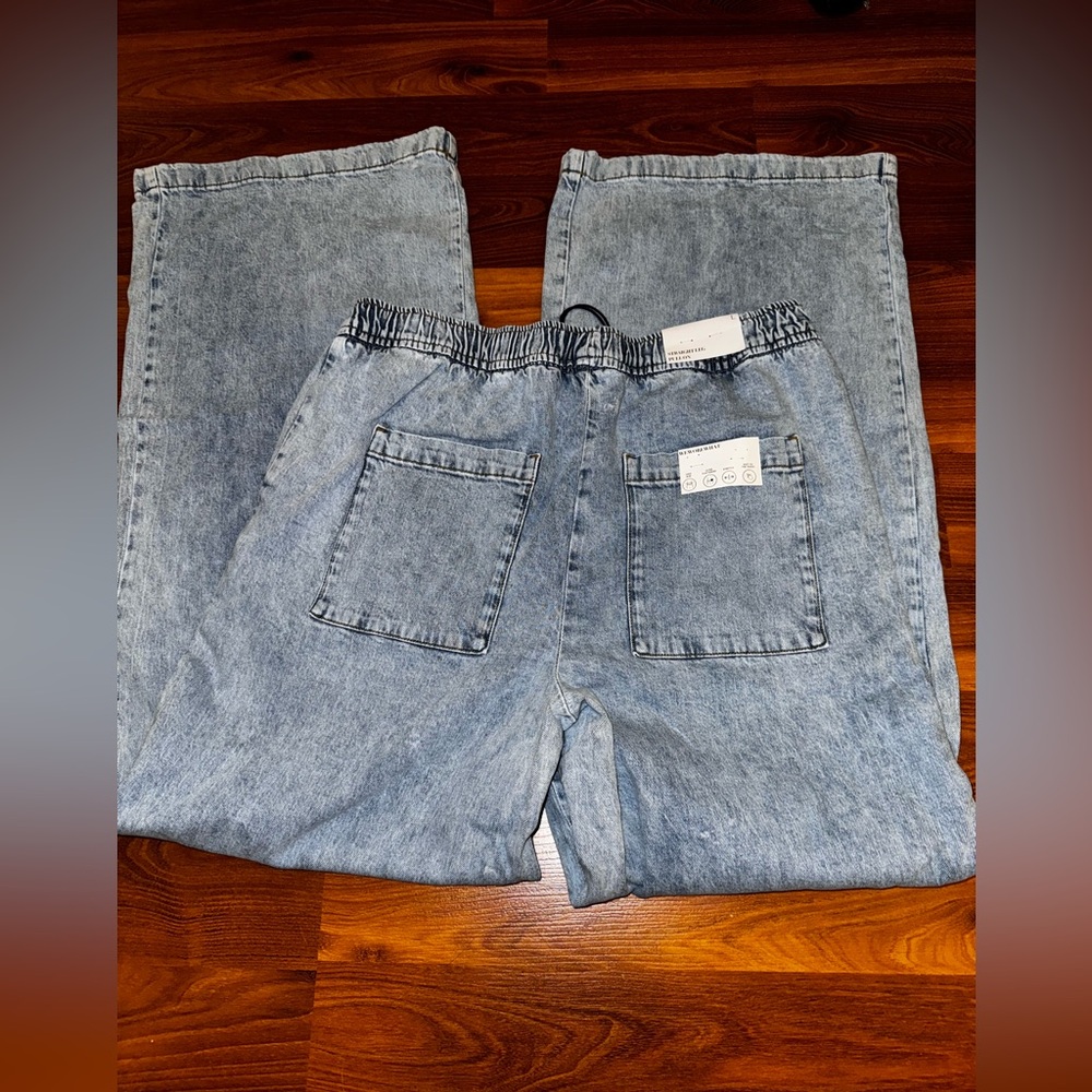 WeWoreWhat Light Wash Straight Leg Pull On - Picture 3 of 3